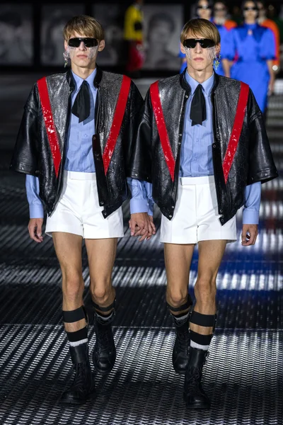 Look 60
